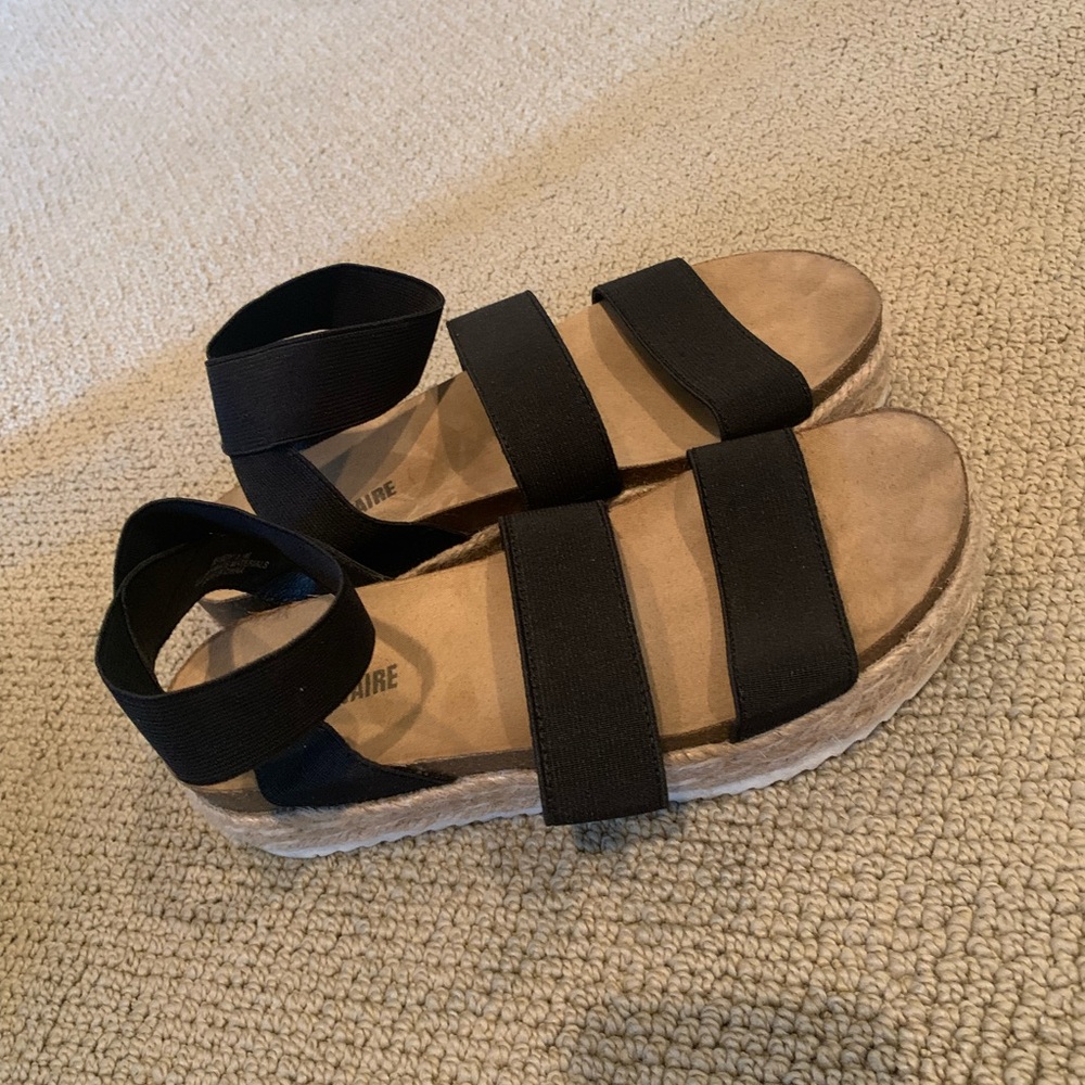 Cushaire black elastic sandals size 7.5